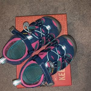 Girls Keen Poseidon/ Navy Berry Size 11
